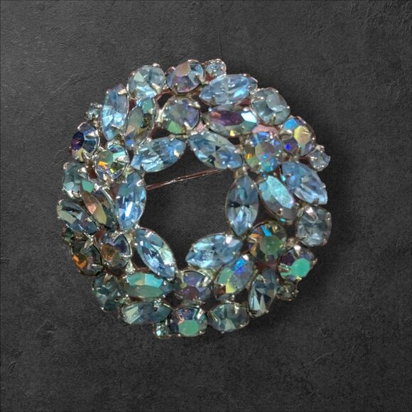 Vintage Weiss Blue Rhinestone Brooch Pin Round Wreath   Sparkle Jewelry Estate - Picture 3 of 8